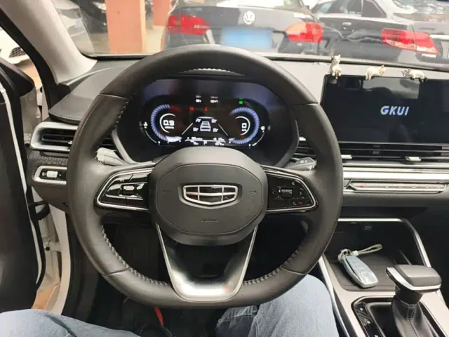 Geely Emgrand — Фото автомобиля 10