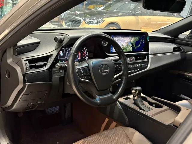 Lexus ES — Фото автомобиля 8