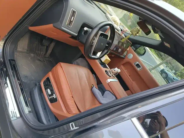 Li Auto L8 — Фото автомобиля 9