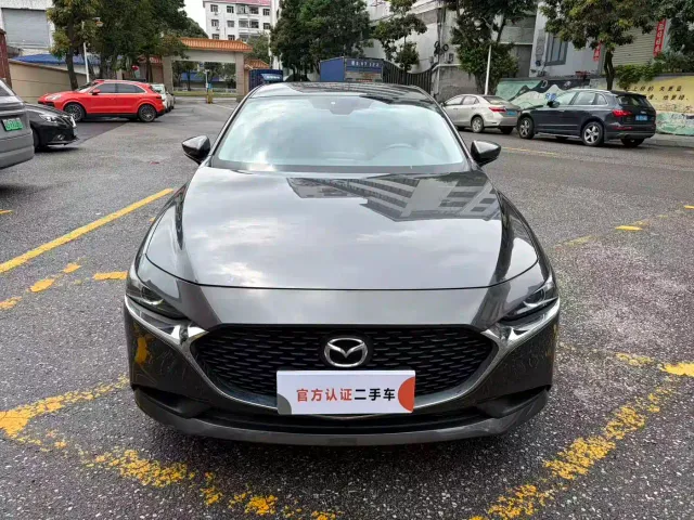 Mazda Axela — Фото автомобиля 2