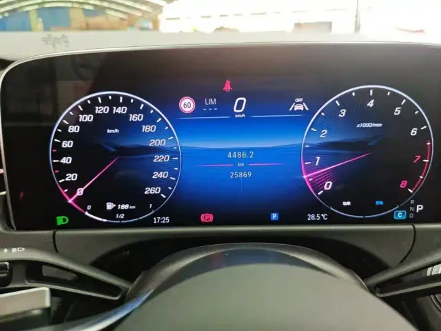 Mercedes-Benz E-Class — Фото автомобиля 6