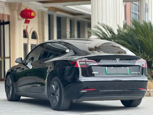 Tesla Model 3 — Фото автомобиля 9
