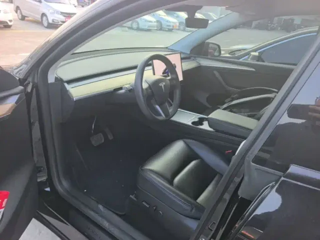 Tesla Model Y — Фото автомобиля 15