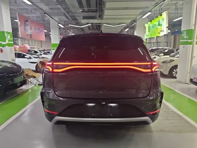 BYD Tang — Фото автомобиля 5