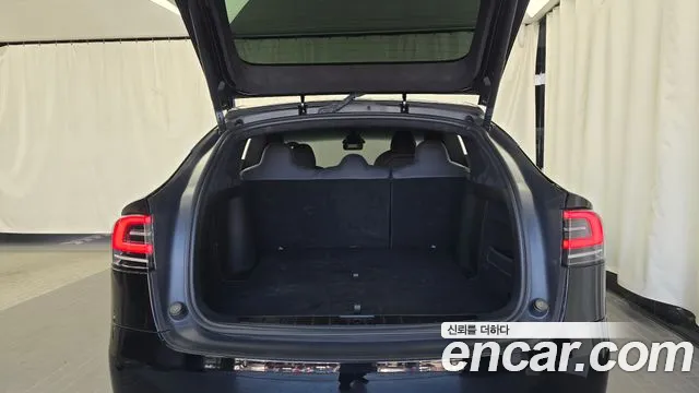 Tesla Model X — Фото автомобиля 26