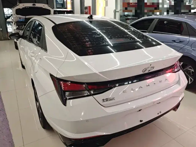 Hyundai Elantra — Фото автомобиля 4