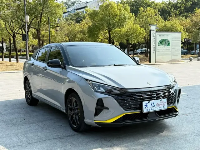 Dongfeng Yixuan — Фото автомобиля 3