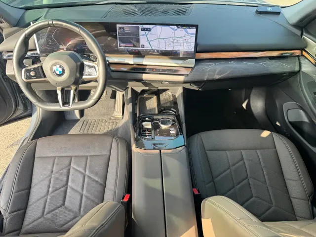 BMW 5 Series — Фото автомобиля 15