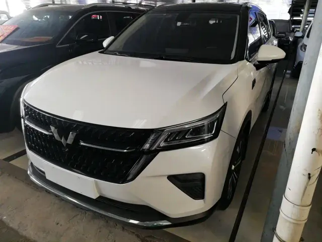Фотография автомобиля — Wuling Asta