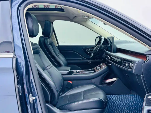 Lincoln Aviator — Фото автомобиля 10