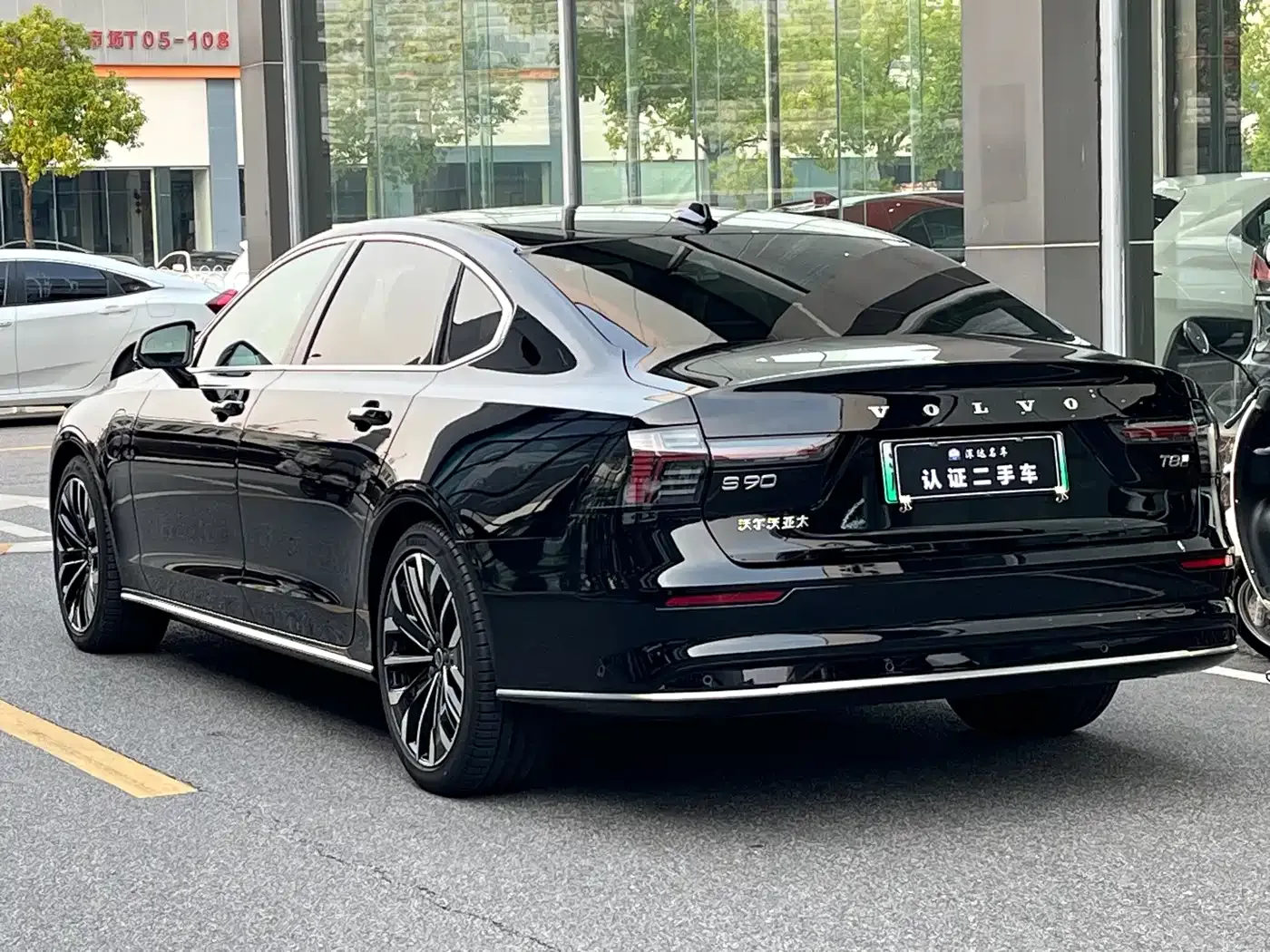 Volvo Volvo S90 Plug-in Hybrid 2026 Plug-in Hybrid AWD Long Range Elegance Luxury — Фото автомобиля 4