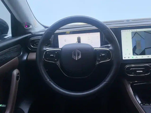 Leapmotor C11 — Фото автомобиля 15