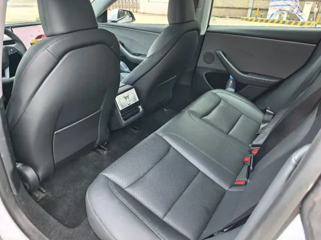 Tesla Model 3 — Фото автомобиля 5