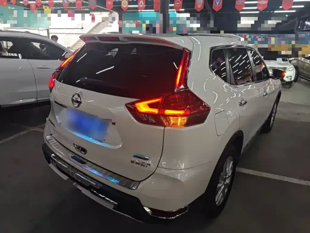 Nissan X-Trail — Фото автомобиля 4