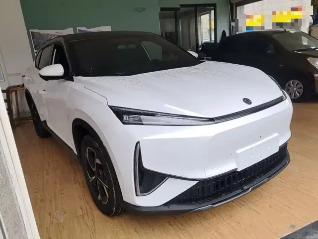 Dongfeng Fengshen L7 — Фото автомобиля 3