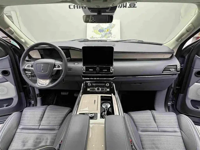 Lincoln Navigator — Фото автомобиля 13