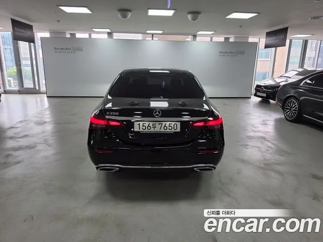 Mercedes-Benz E-Class — Фото автомобиля 4