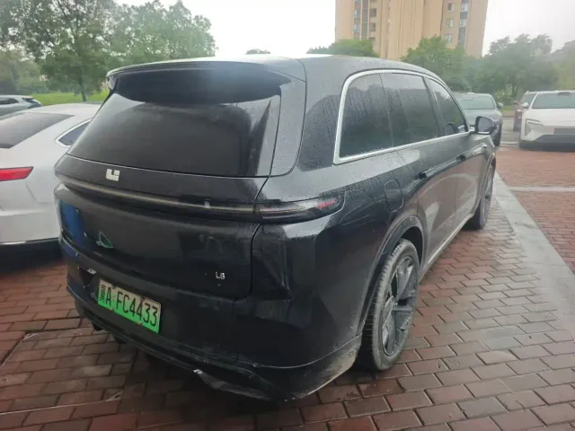 Li Auto L8 — Фото автомобиля 9