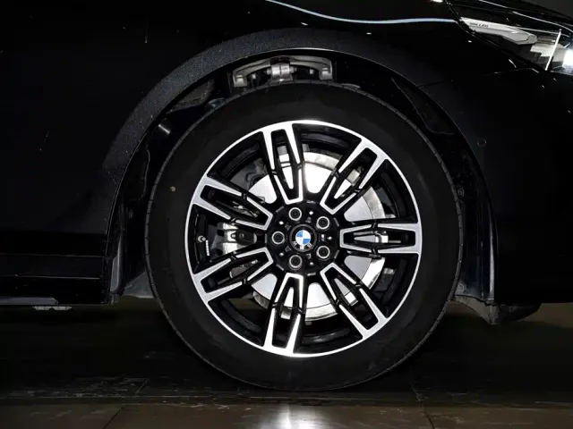 BMW 5 Series — Фото автомобиля 12
