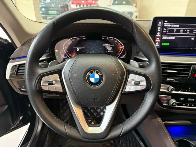 BMW 5 Series — Фото автомобиля 9