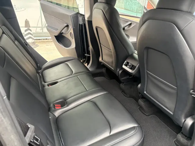 Tesla Model Y — Фото автомобиля 8