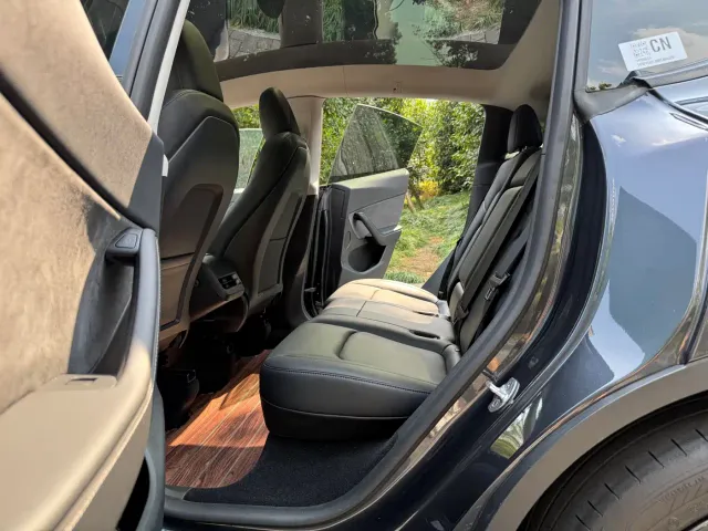 Tesla Model Y — Фото автомобиля 9