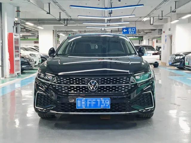 Volkswagen Passat — Фото автомобиля 2