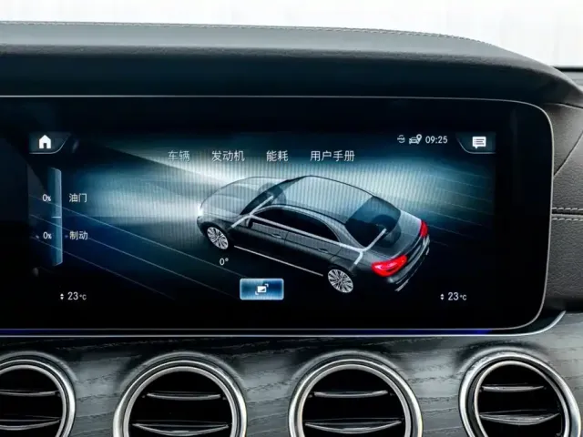 Mercedes-Benz E-Class — Фото автомобиля 17