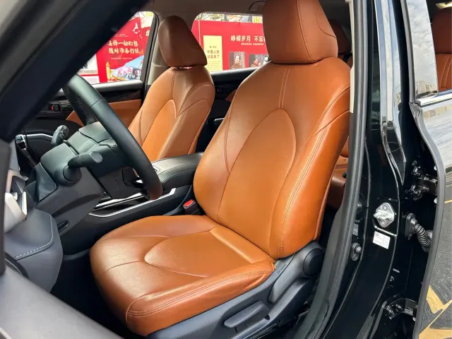 Toyota Highlander — Фото автомобиля 12
