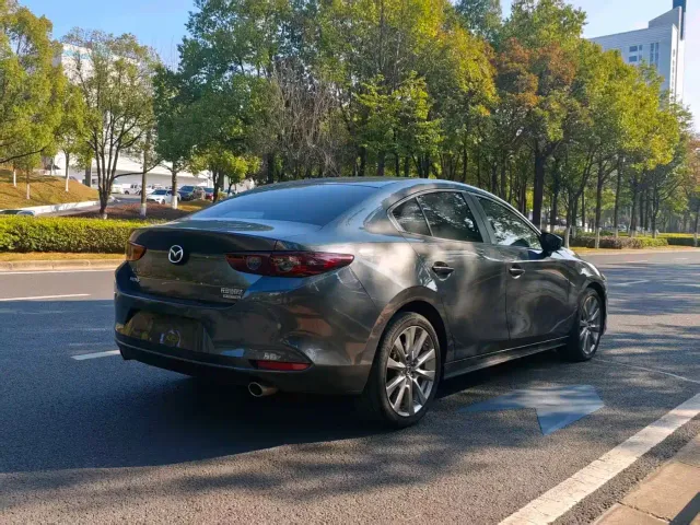 Mazda Axela — Фото автомобиля 7
