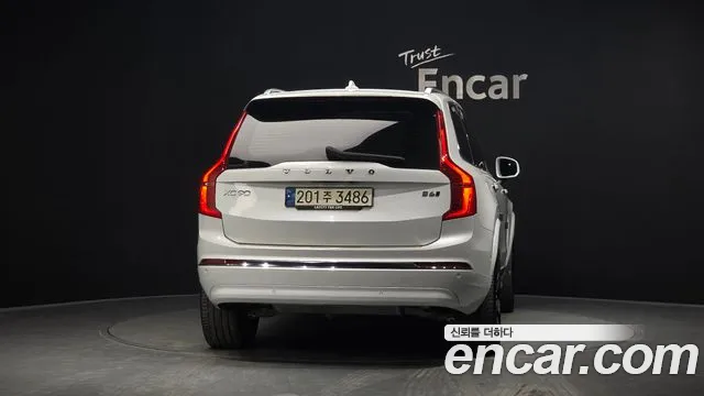 Volvo XC90 — Фото автомобиля 4