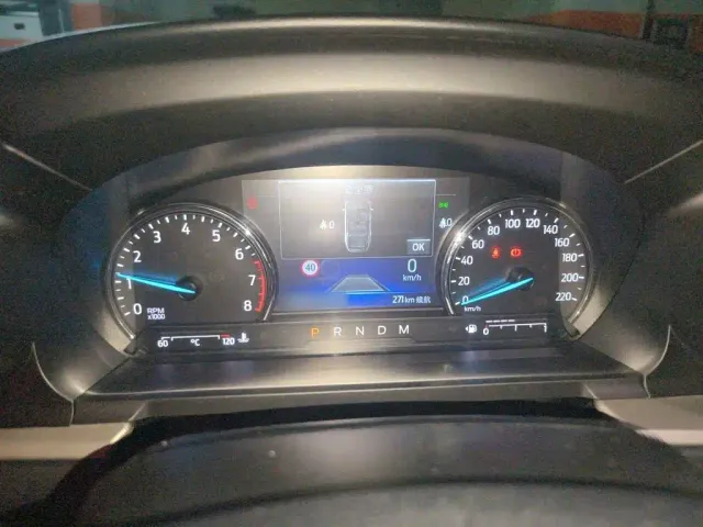 Ford Explorer — Фото автомобиля 3