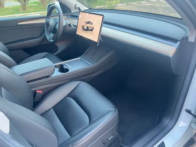 Tesla Model Y — Фото автомобиля 10