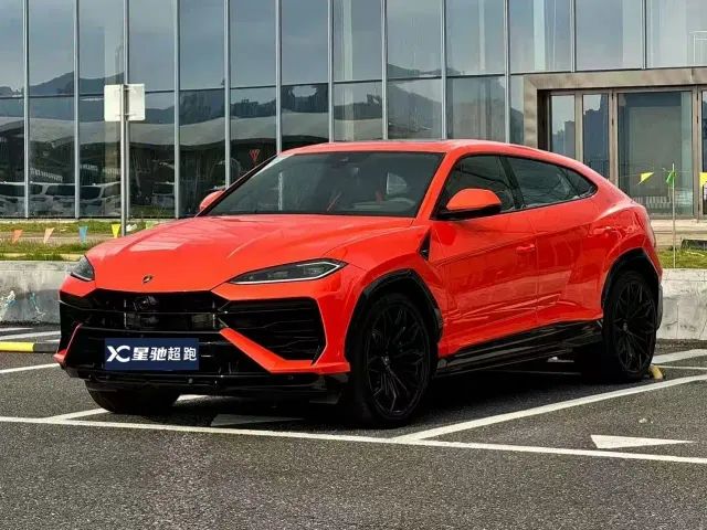 Фотография автомобиля — Lamborghini Urus
