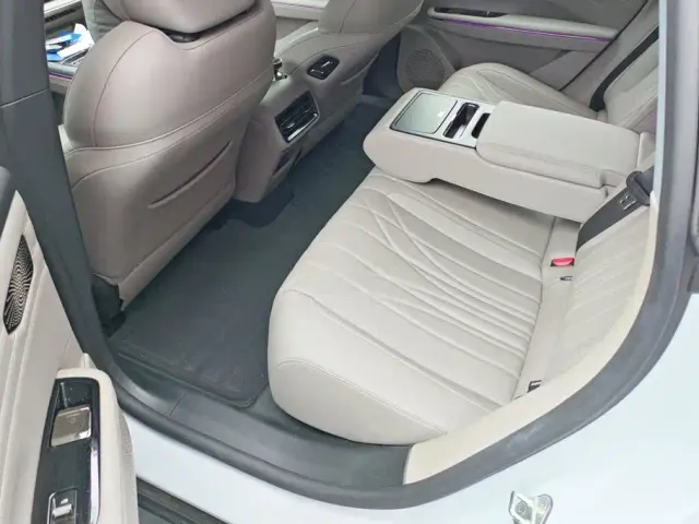 Geely Galaxy Xingyao 8 — Фото автомобиля 11