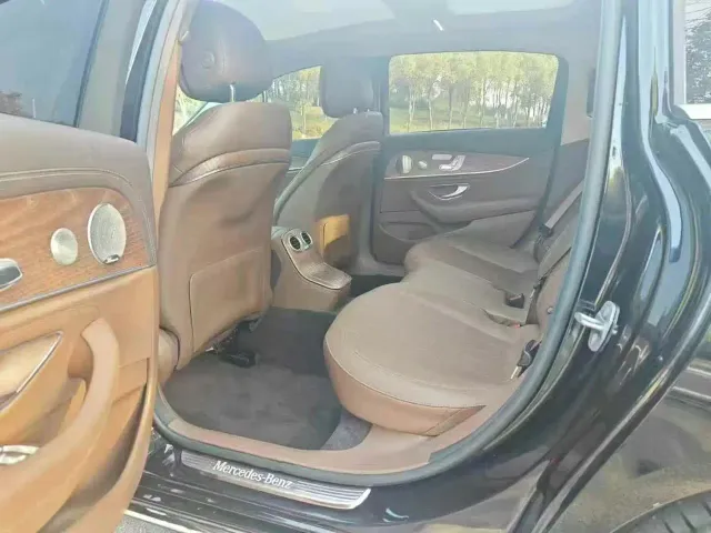 Mercedes-Benz E-Class — Фото автомобиля 6