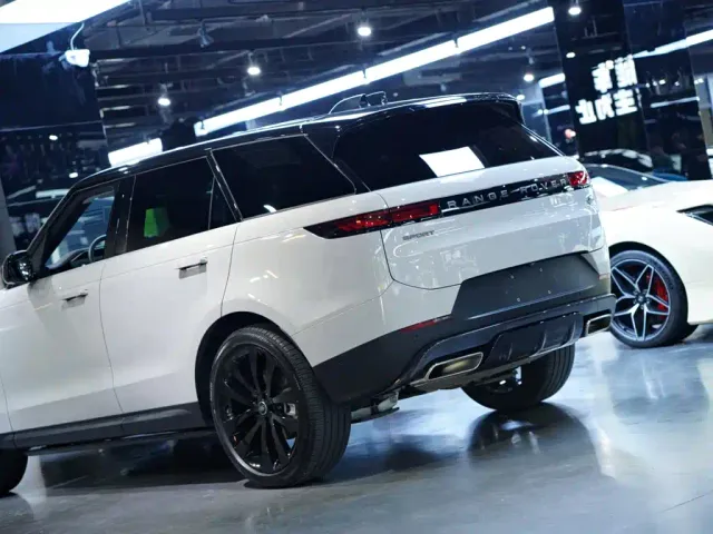 Land Rover Range Rover Sport — Фото автомобиля 6