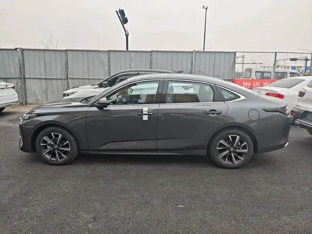 Changan Eado — Фото автомобиля 3