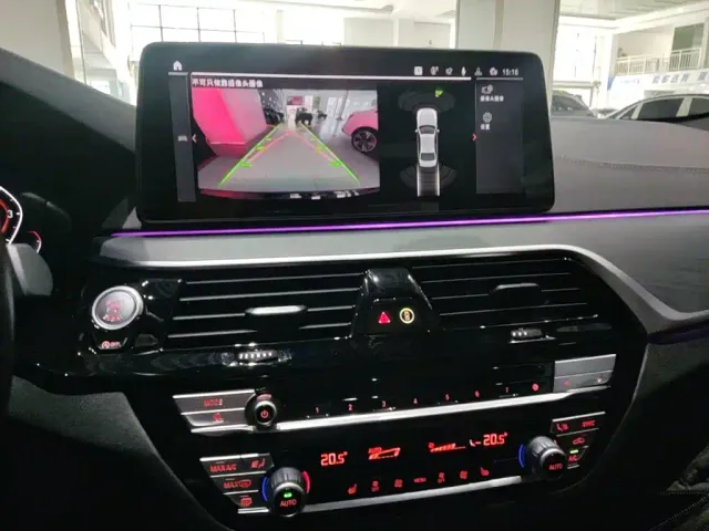 BMW 5 Series — Фото автомобиля 12