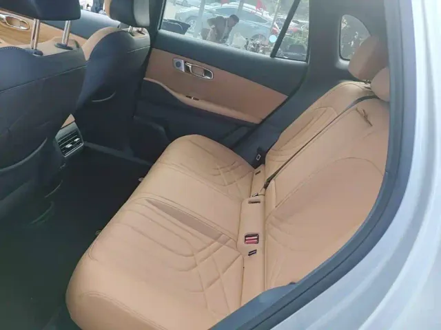 Geely Galaxy Starship 7 EM-i — Фото автомобиля 16