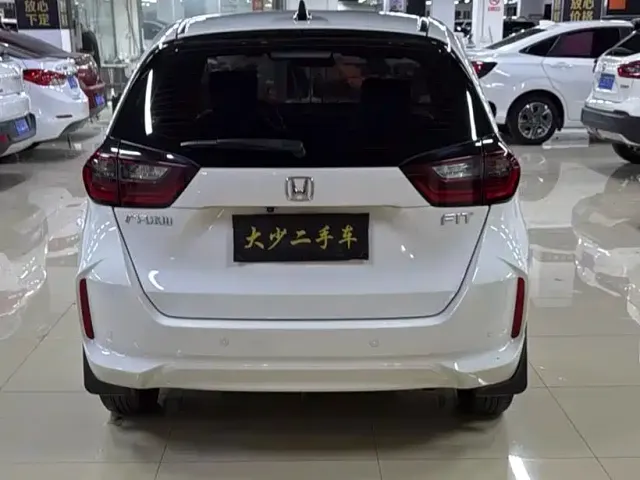 Honda Fit — Фото автомобиля 4