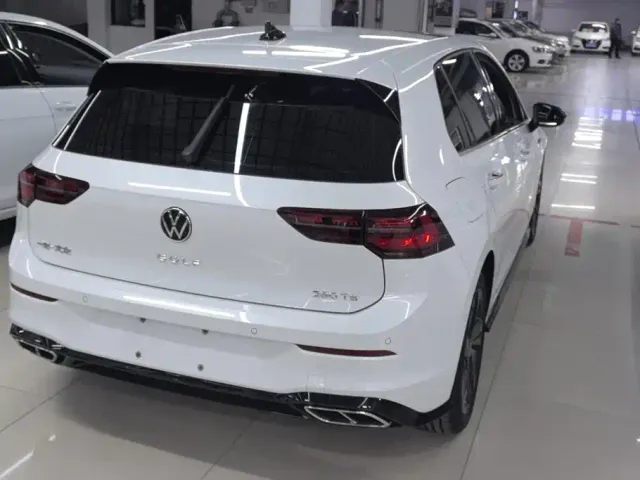 Volkswagen Golf — Фото автомобиля 3