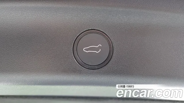 Tesla Model Y — Фото автомобиля 17
