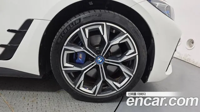 BMW i4 — Фото автомобиля 20