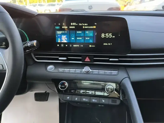 Hyundai Elantra — Фото автомобиля 12