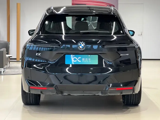BMW iX — Фото автомобиля 6