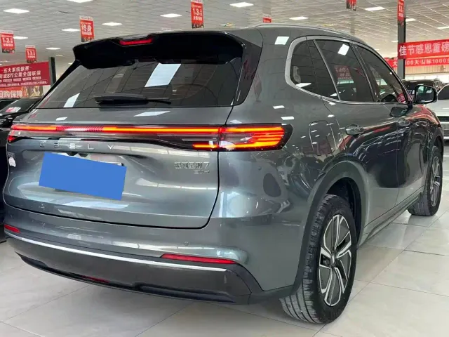 Geely Galaxy Starship 7 EM-i — Фото автомобиля 6