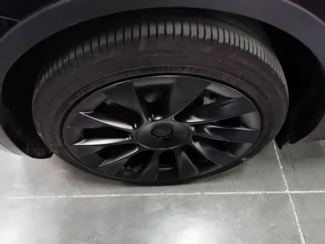Tesla Model Y — Фото автомобиля 22