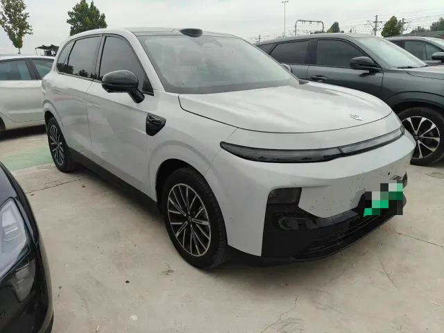 Leapmotor B10 — Фото автомобиля 3