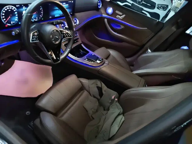 Mercedes-Benz E-Class — Фото автомобиля 14